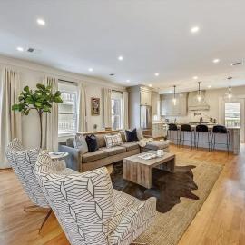 Spacious New Renovation Near T, khách sạn ở Boston