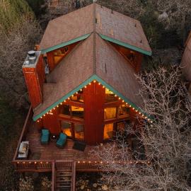 Stargazer A-Frame, Firepit, Spa, Dogs Ok, By Lake، فندق في Sugarloaf