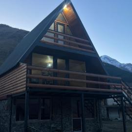 LizMari, hotel em (( Gergeti ))