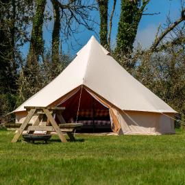Furnished Bell Tent 3, hotel in Carlyon Bay