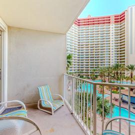 Gulf-front condo with sweeping views pools hot tubs & easy beach
