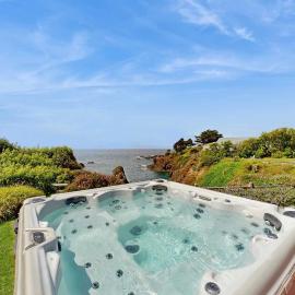 Luxe Remodeled Oceanfront Home on the Bluff