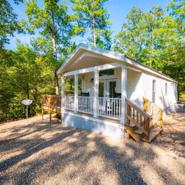 Dreamcatcher Prime Location Serene Nature, hotel em Broken Bow