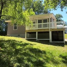 Entire cottage in Hendersonville near Asheville, hotel in Hendersonville