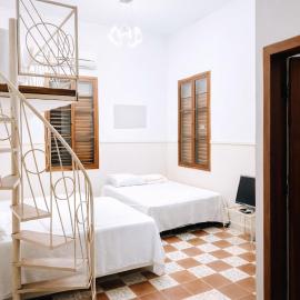 Two Story Unique Stay, hotel in Tela