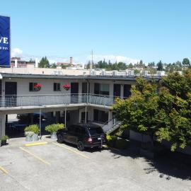 The Grove West Seattle Inn