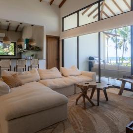 Casa Zola Beachfront Surf Escape in Morrillo, ξενοδοχείο σε Morrillo