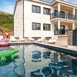 Gorgeous Apartment In Starigrad