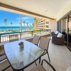Relaxing Oceanview Condo Pools & Beach E210