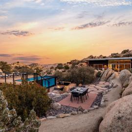 Rock Reach House by Fieldtrip Boulders Views, hotel di Yucca Valley