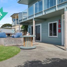 Esplanade Escape، فندق في Indented Head