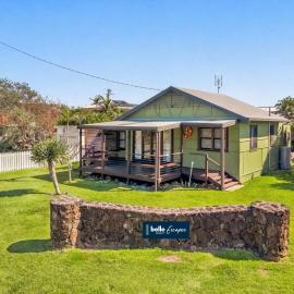 Lennox Beach Shack Classic Coastal Stay Near the Beach | Winter Escape Deal | Stay Longer & Save | 1 June – 31 August