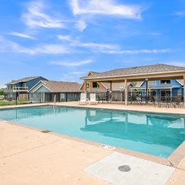 Poolside Retreat at Bridges Bay, Hotel in Arnolds Park