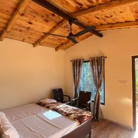 Luvyash Campsite Stays, hotel en Bhimtal
