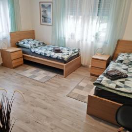 NEU Monteurhaus und Ferienhaus 5 Betten Parkplatz 24h Checkin, hotel en Alsdorf