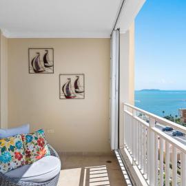 Ocean View Condo in Peña Mar Pools and Security 24 hrs, hôtel à Fajardo