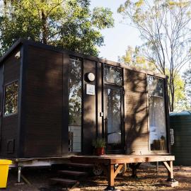 Kenny and Clancy's Camp by Tiny Away, hotel in Grandchester