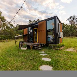 Kalmya Farm Retreat by Tiny Away, hotel en Nanango