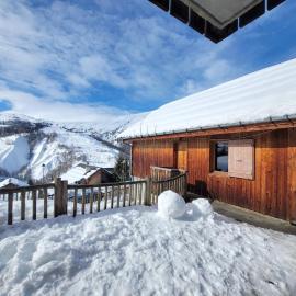 Appt Cosy Vue Montagne & Piscine - Le Darineli, hotel in Saint-Jean-dʼArves