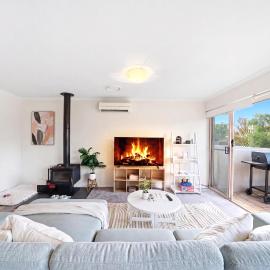 Viesnīca 3BR Beach House Near Hobart BBQ Firepit Parking pilsētā Seven Mile Beach