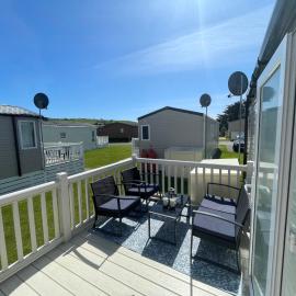 Golden Dunes Retreat, Dog-Friendly Stay at Par Sands Holiday Park, Cornwall, hotel a Par