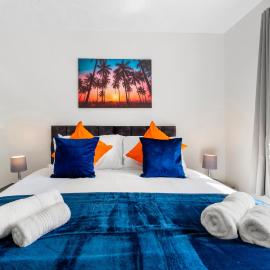 Cozy Modern High Spec Stylish Apartment Fast WIFI and Sky