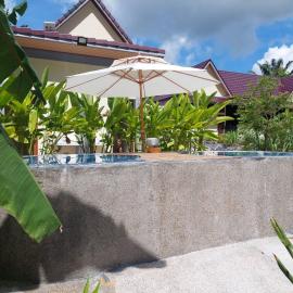 Ainthira Garden sauna & resort, hotel u gradu Pangnga
