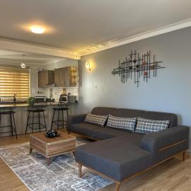 Vee Serviced Apartments & Hotel, hotel di Bwebajja