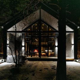 Luxury Aurora Pine Villa by Hilla Villas, hotelli Kolarissa