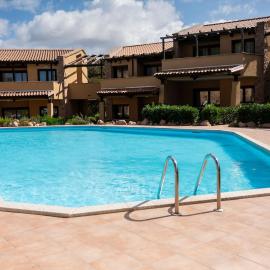 Casa Petra - Relax among Red Rocks and Pool, hotel a Costa Paradiso
