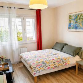 Studio loft bien équipé centre de Lorient, hótel í Lorient