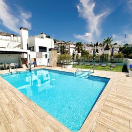 A505 Modern Apartment with Private Terraces