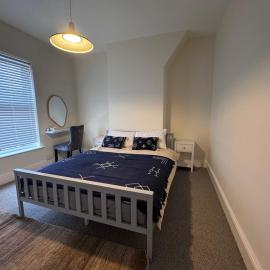 Entire2 bedrooms cosy house in Sale, Manchester, hotel in Sale