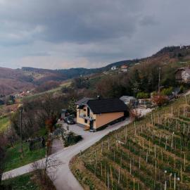 Nogica, hotel Otočecben