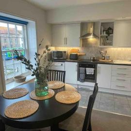 Large town centre apartment with parking