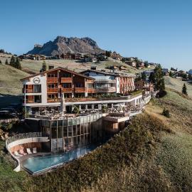 Hotel Goldener Berg, Hotel in Lech am Arlberg