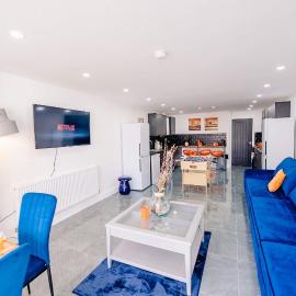 Luxury Family Stag Do Hen Do 6BR 3Bath With Hot Tub and Open Plan Living, hotel in Cardiff