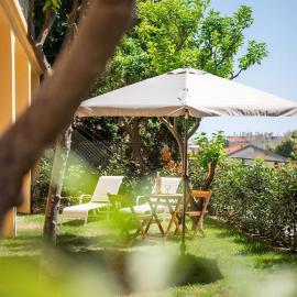 LE VAL DOR - Calme - Grand Jardin - Parking privé, hótel í Menton