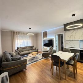 Radovani Luxury Apartment, хотел в Шкодра