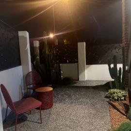 Modern Studio apartment near Train line, hotel in Perth