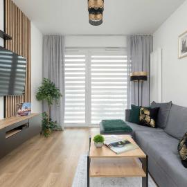 Modny Apartament z Parkingiem i Balkonem by Noclegi Renters