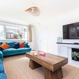 New Sleeps 12 and 4 mins to beach Large garden