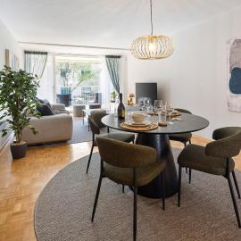 Zentrale Wohnung mit Büro und Parkplatz