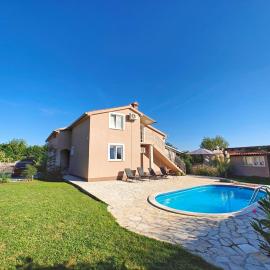 Ferienhaus Anita, hotel a Labinci