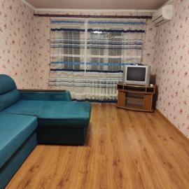 1 - ROOM APARTMENT - КВАРТИРА 1-комнатная, hotel in Zhovti Vody