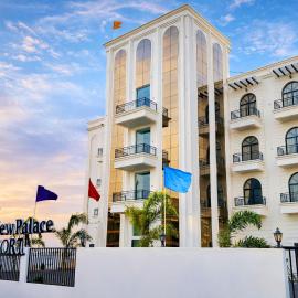 Mandhata Riverview Palace, hotell i Mortakka