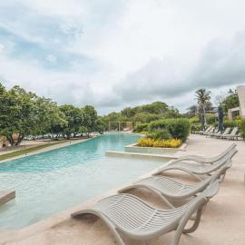 Coastal escape w terrace & ocean views u405, хотел в Бару
