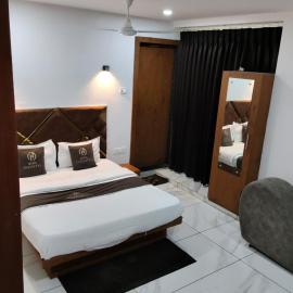Hotel Infinity In, ξενοδοχείο στο Σουράτ