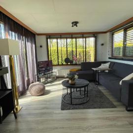 Geniet van rust en privacy in onze gezellige chalet op familiecamping De Tien Heugten in Drenthe, hotel u gradu Schoonloo