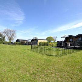 Hollins Farm - Dog Friendly, Self Catering Holiday Lodges, hotel in Knaresborough